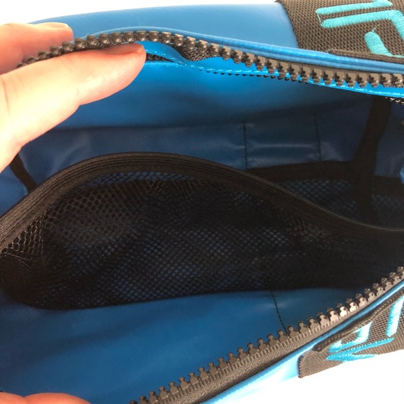 SKIMP Toiletry travel bag - Picture 3 of 5